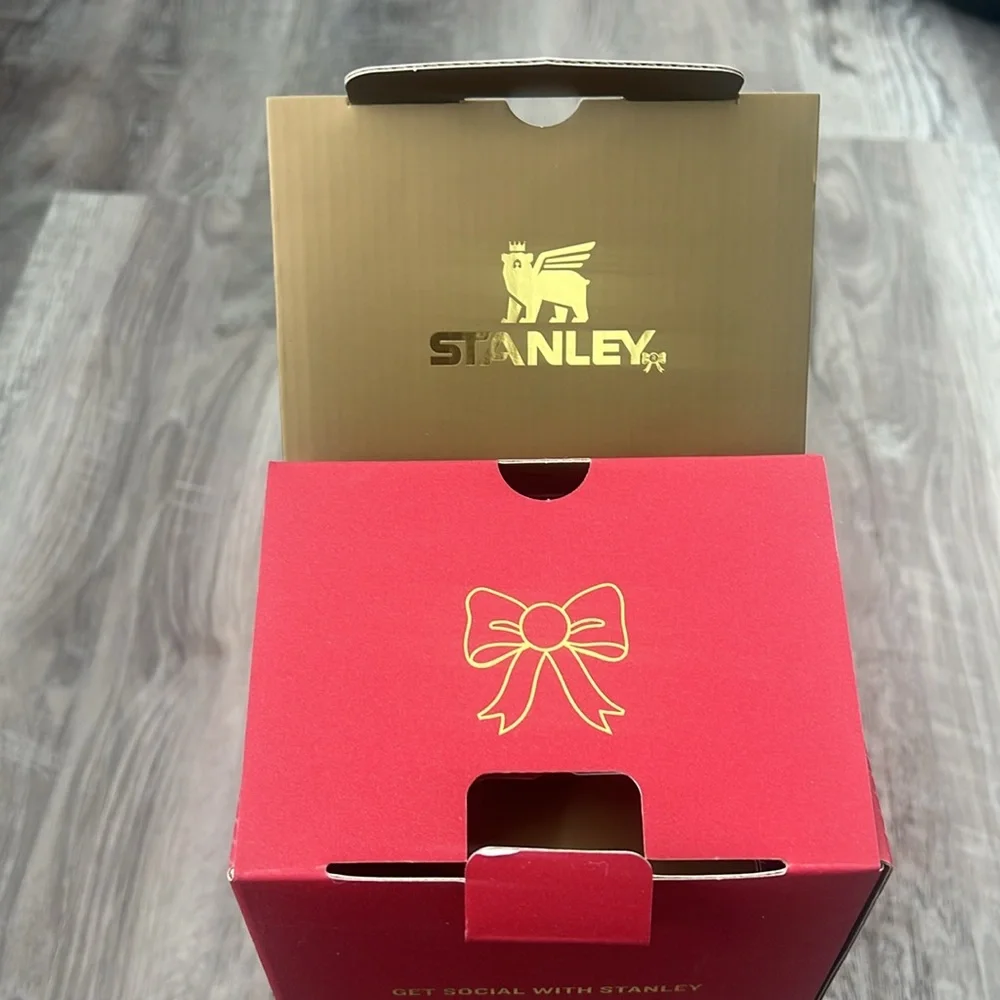 Stanley Scarlet Tinsel Holiday Limited Edition 40 oz NIB